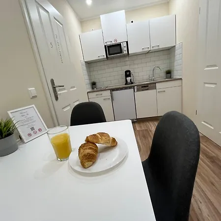 Live-in 5 Homestay *