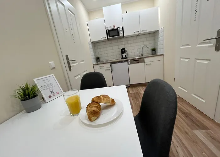 Live-in 5 Homestay *